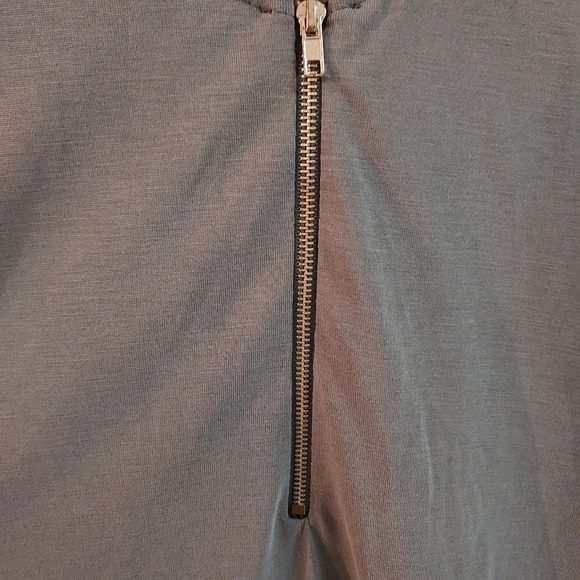 Green Envelope Light Olive Green V-Neck 3/4 Sleeves Shirt in Size 1X - Picture 4 of 9